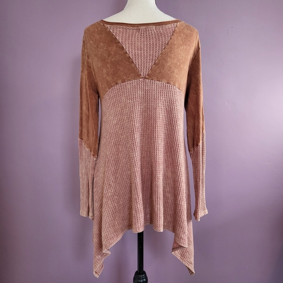 Rolla Coster Washed Distressed Pieced Raw Edge Shark Bite Hem Waffle Tunic Top - Picture 9 of 15